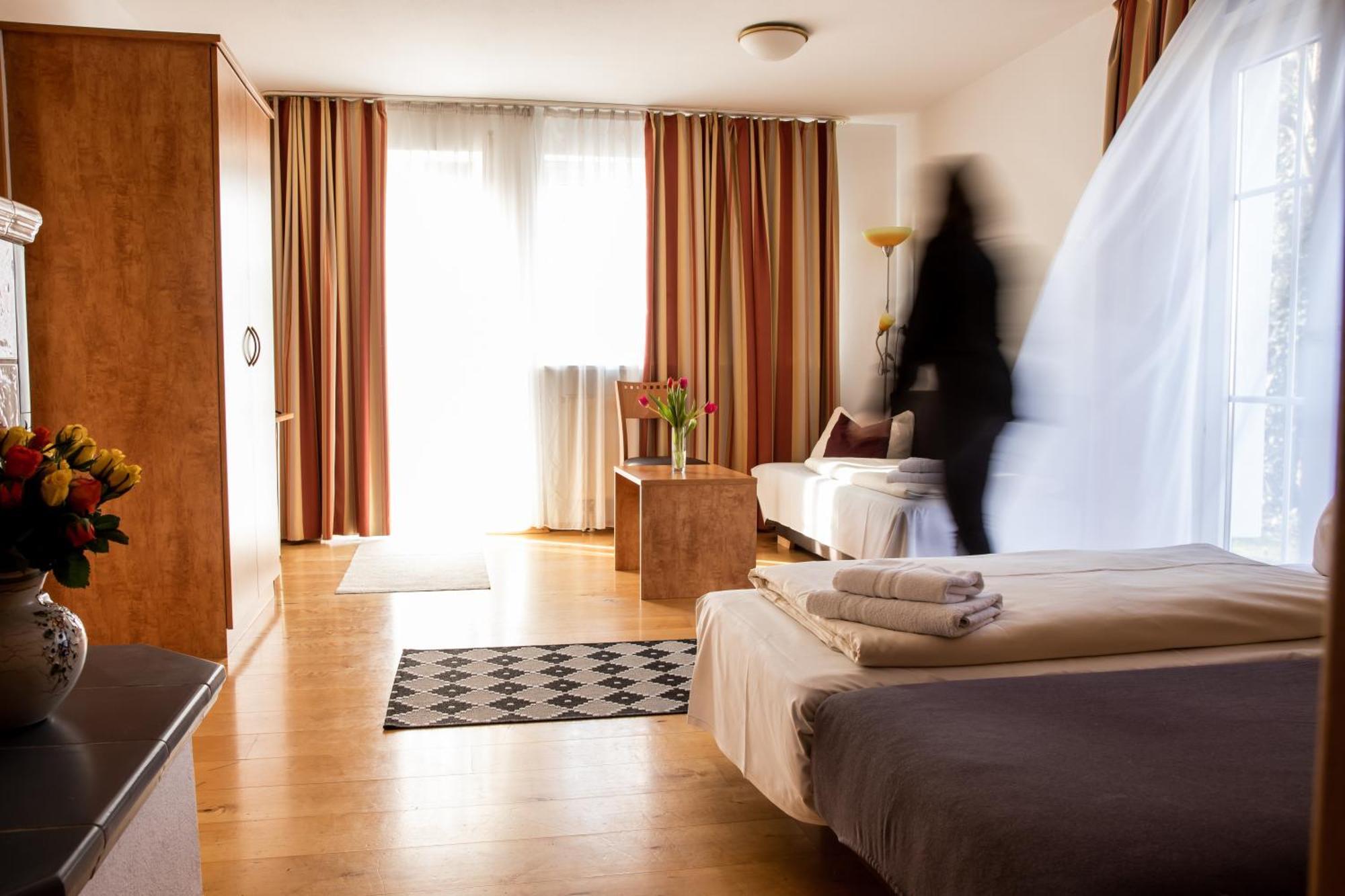 Hotelpension Zum Gockl Allershausen Habitación foto