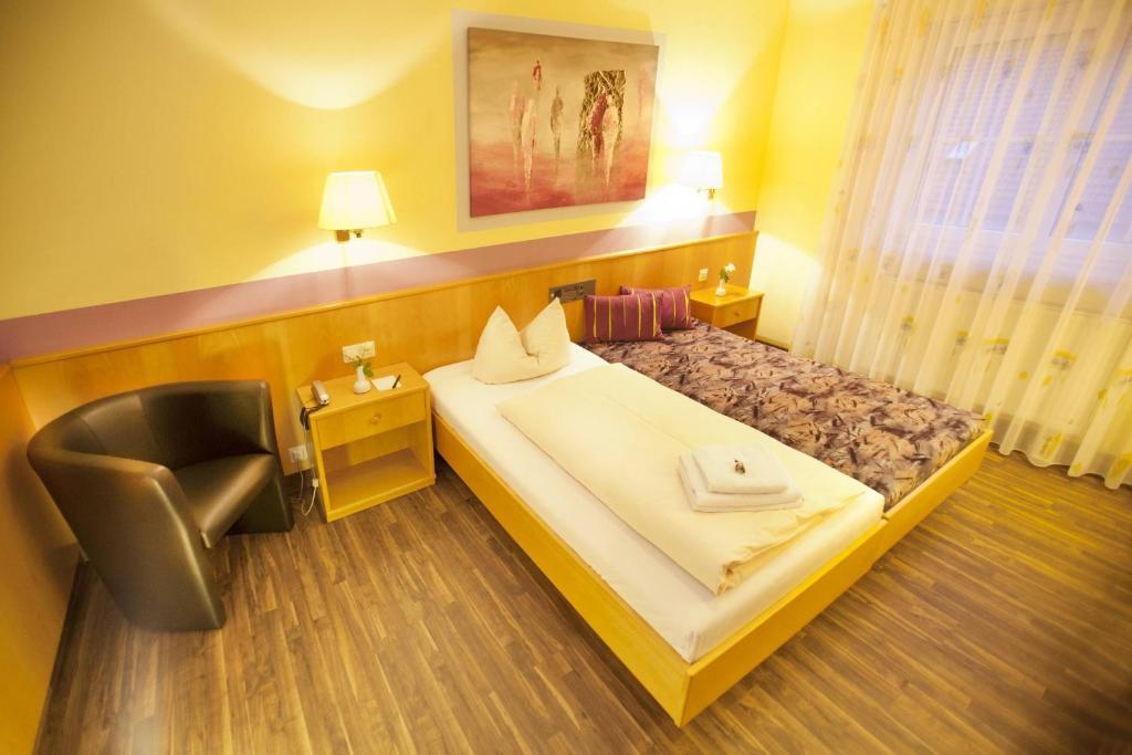 Hotelpension Zum Gockl Allershausen Habitación foto